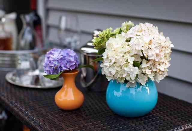 BloomStruck and Blushing Bride in small vases on table